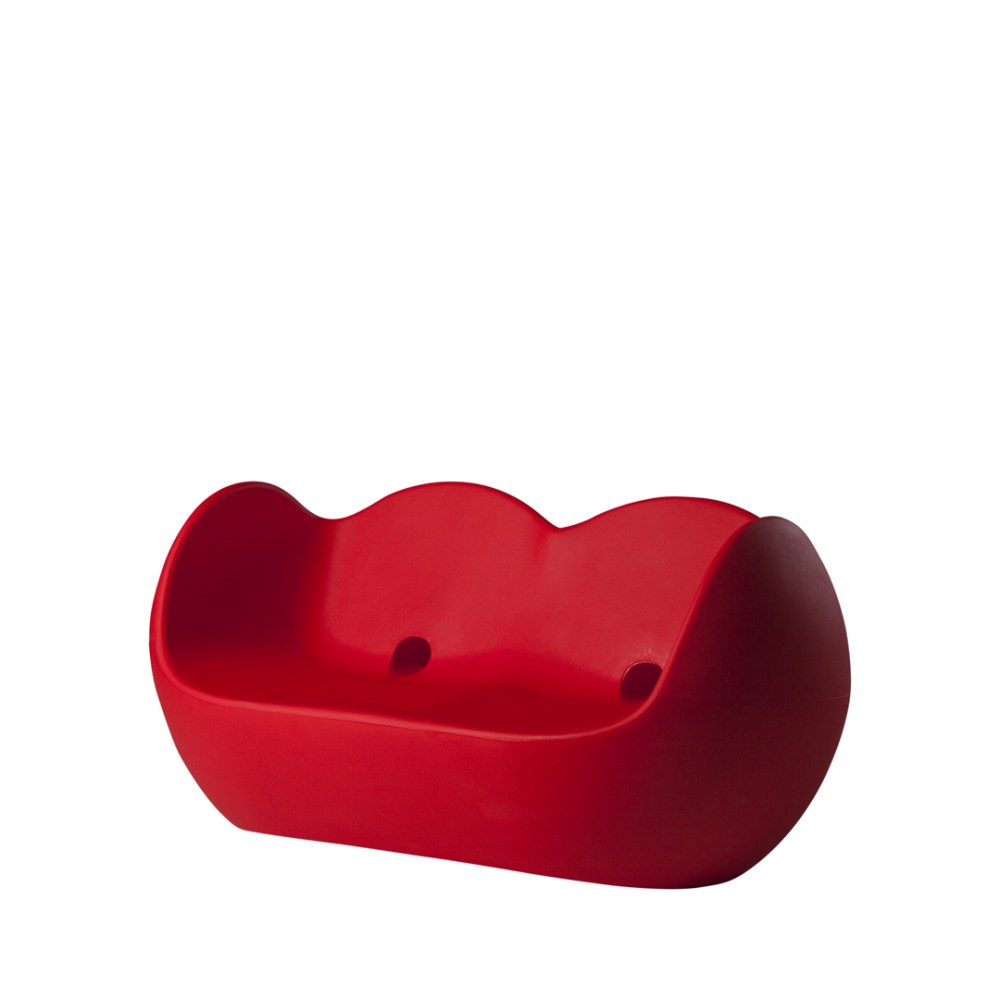 Canapé design rouge blossy en polyéthylène.