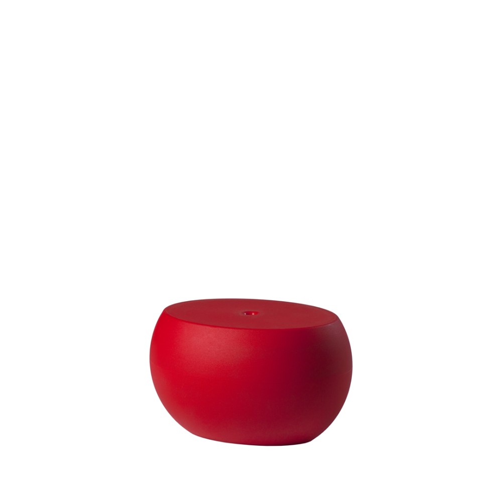 Table basse design Blos en polyéthylène rouge.