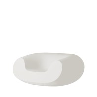 Fauteuil lounge design Chubby par Marcel Wanders en polyéthylène blanc