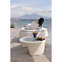 Pouf lumineux Giò Pouf sur terrasse extérieure avec vue mer