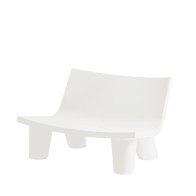 Canapé design Low Lita Love en blanc, vu de face.