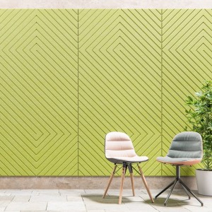 Panneau acoustique mural chevron vert installé dans un espace détente