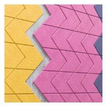 Détail du panneau acoustique mural géométrique SAGITTA avec motif en flèche