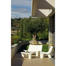table basse design Low Lita Table blanche avec fauteuils assortis