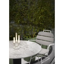 Lampe de table Luna LED rechargeable Luna utilisée sur table de restaurant