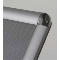 présentoir signalétique sur pied détail coins cadre aluminium