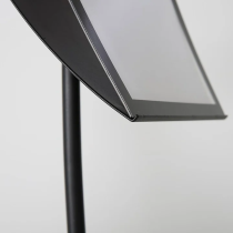 détail du support d'information noir incurvé