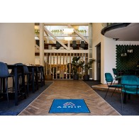 Tapis personnalisé dans un hall d'accueil