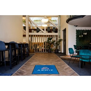 Tapis personnalisé dans un hall d'accueil