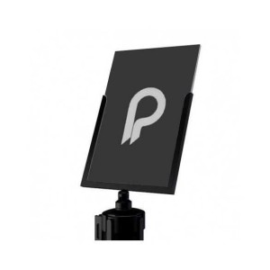 Porte-affiche A4 Potelet® monté sur poteaux à sangle pour une présentation professionnelle et un affichage flexible et sécurisé.