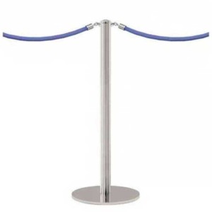 Poteau de guidage en inox brossé avec corde bleue et base rond, idéal pour organiser et sécuriser les espaces.